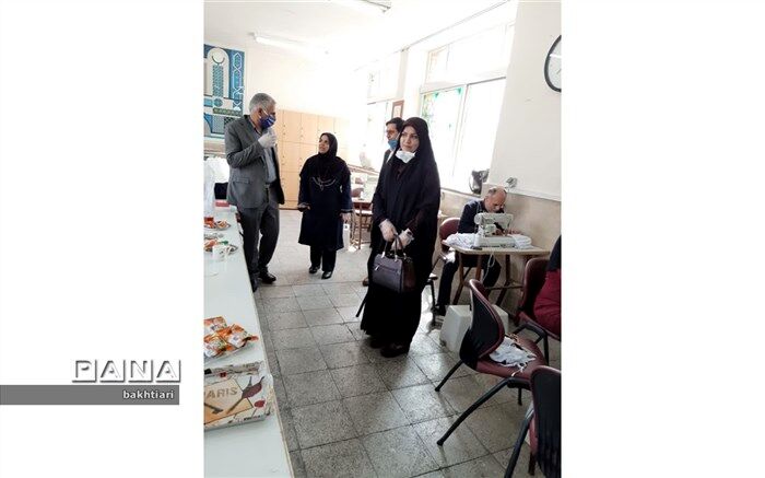 تولید ماسک های بهداشتی با مشارکت هنرستان  وحدت منطقه چهار