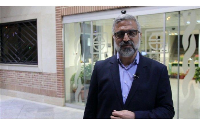 کمک مالی نماینده ولی فقیه استان سمنان به یک قرارگاه مردمی برای مبارزه با کرونا