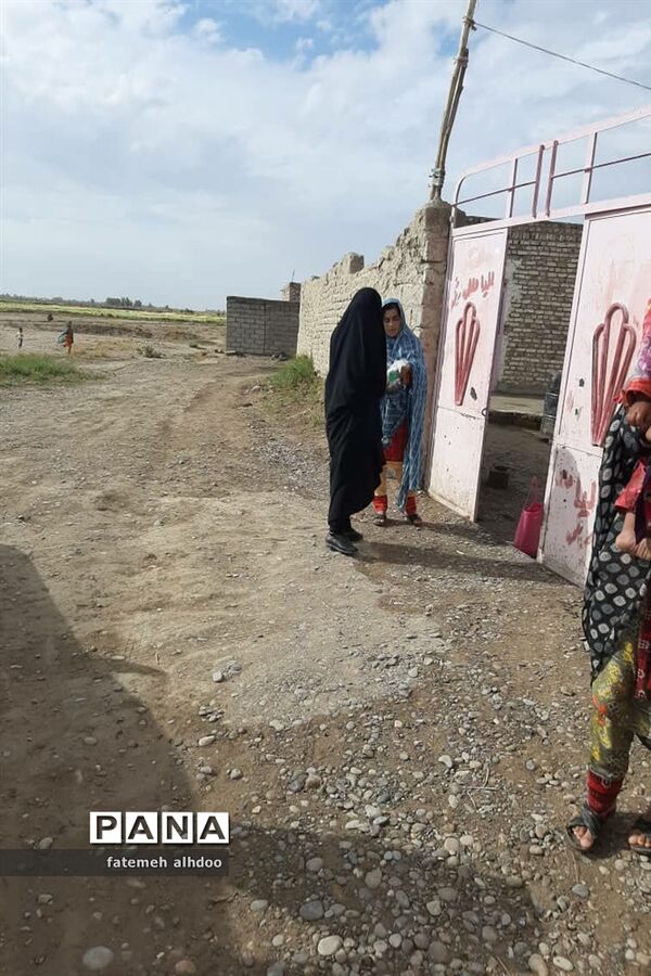 توزیع بسته‌های بهداشتی در روستاهای شمال سیستان و بلوچستان