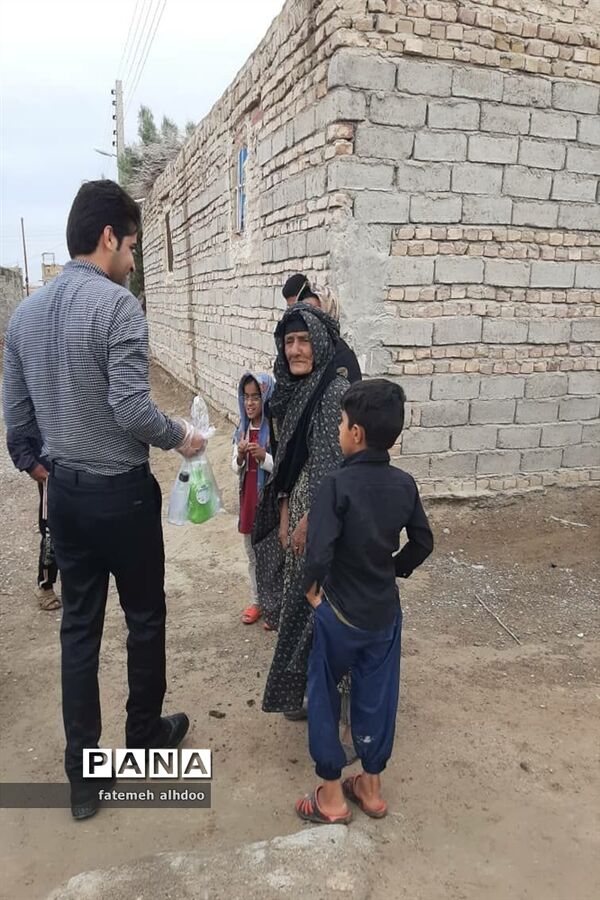 توزیع بسته‌های بهداشتی در روستاهای شمال سیستان و بلوچستان