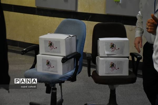 تهیه آب میوه طبیعی برای پرستاران و بیماران کرونایی توسط هیات های تبریزی