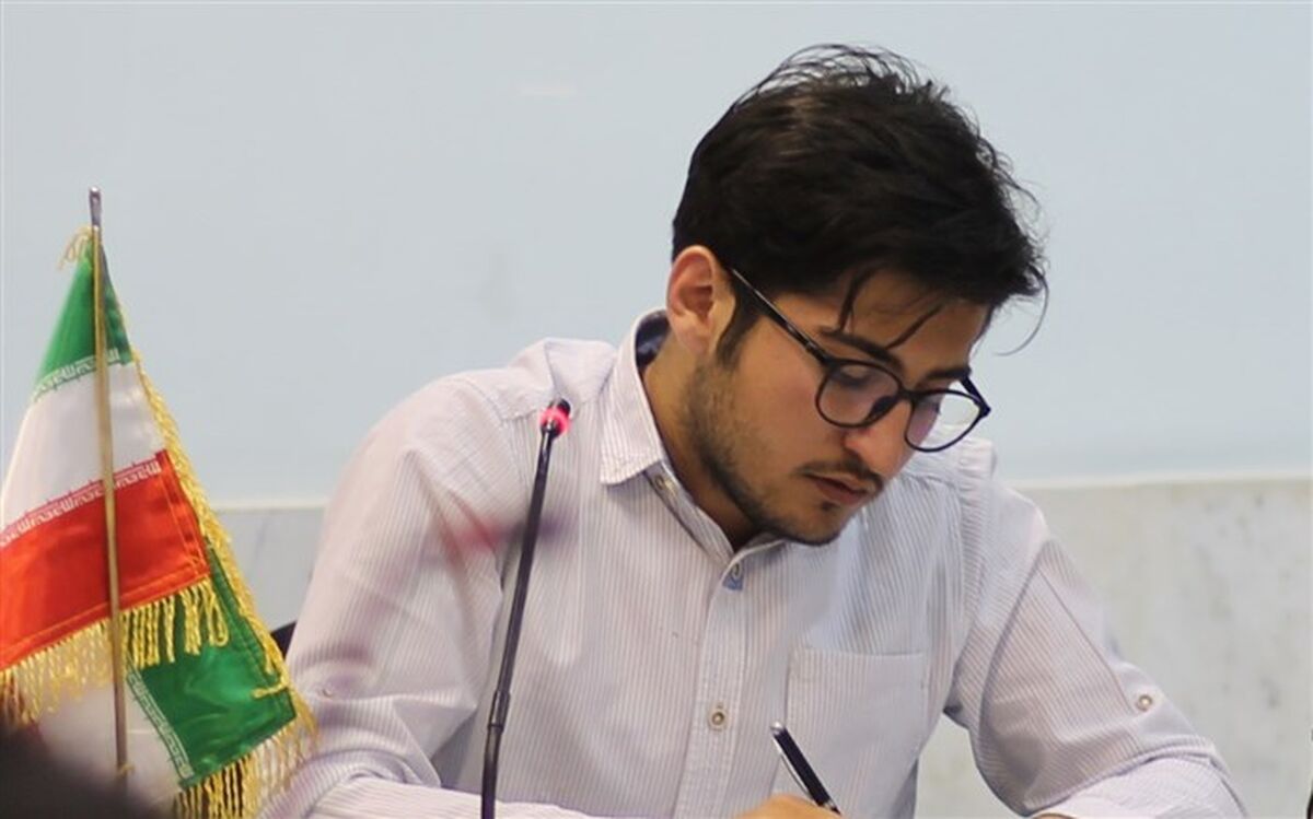 آینده کشور در دست جوانان متعهد و انقلابی است