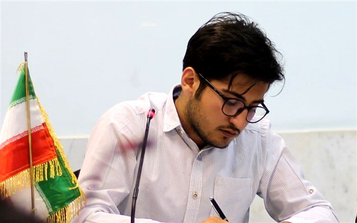 آینده کشور در دست جوانان متعهد و انقلابی است