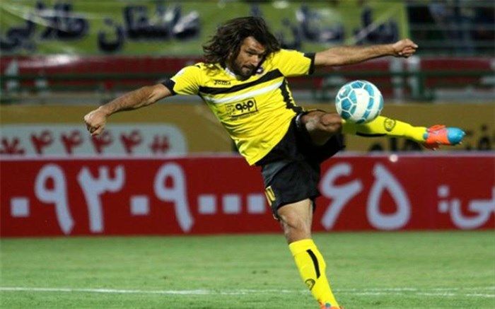 هافبک سپاهان از فوتبال خداحافظی کرد
