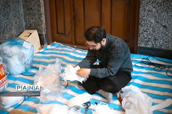 کار گروه مردمی تولید ماسک  مدافعان سلامت در مسجد اشرف الانبیاء در تبریز