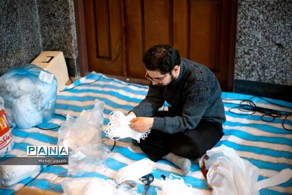 کار گروه مردمی تولید ماسک  مدافعان سلامت در مسجد اشرف الانبیاء در تبریز
