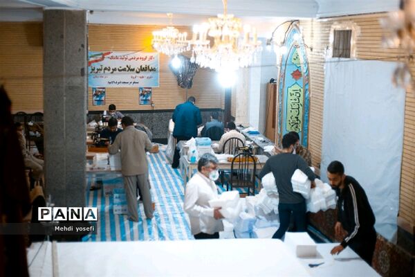 کار گروه مردمی تولید ماسک  مدافعان سلامت در مسجد اشرف الانبیاء در تبریز