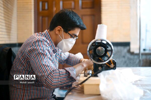 کار گروه مردمی تولید ماسک  مدافعان سلامت در مسجد اشرف الانبیاء در تبریز