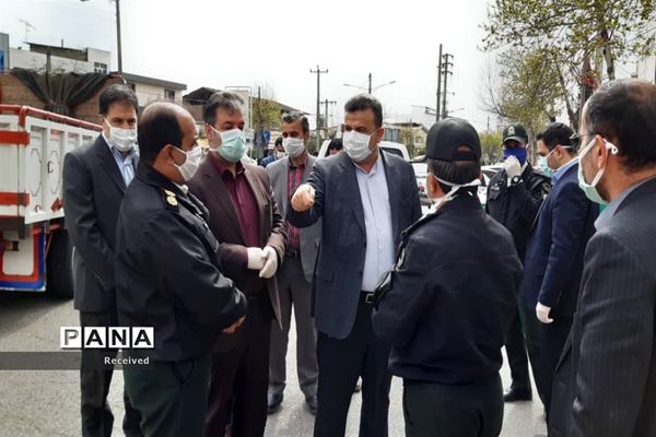 بازدید استاندار از اجرای فاصله‌گذاری اجتماعی در قائم شهر
