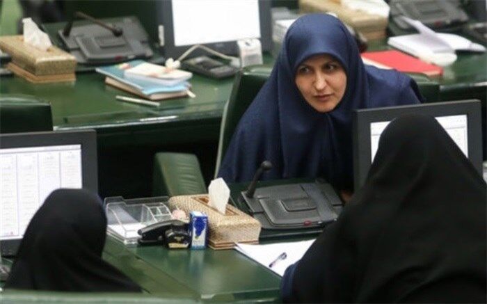 زنان نخبه اجازه خروج از کشور در صورت مخالفت همسر را پیدا می‌کنند؟