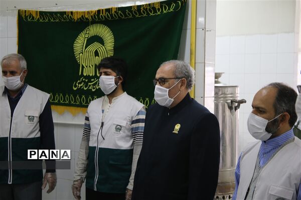 توزیع 400 پرس غذای متبرک آستان قدس رضوی بین کادر درمان و بیماران بیمارستان های میانه
