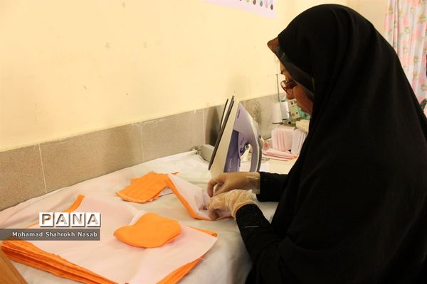 تولید روزانه 250 ماسک در هنرستان‌های علوم و هاجر ناحیه 3 اهواز