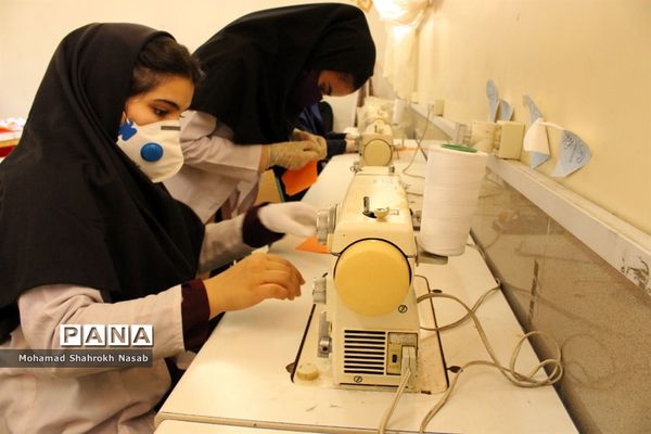 تولید روزانه 250 ماسک در هنرستان‌های علوم و هاجر ناحیه 3 اهواز
