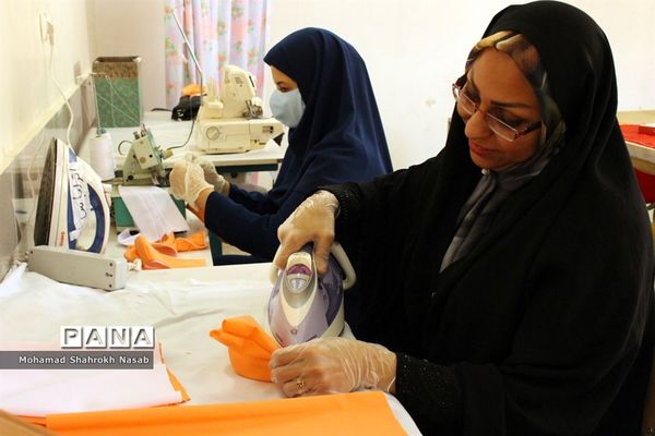 تولید روزانه 250 ماسک در هنرستان‌های علوم و هاجر ناحیه 3 اهواز