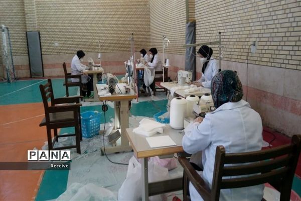 تولید ماسک و محلول ضدعفونی در مدارس فارس