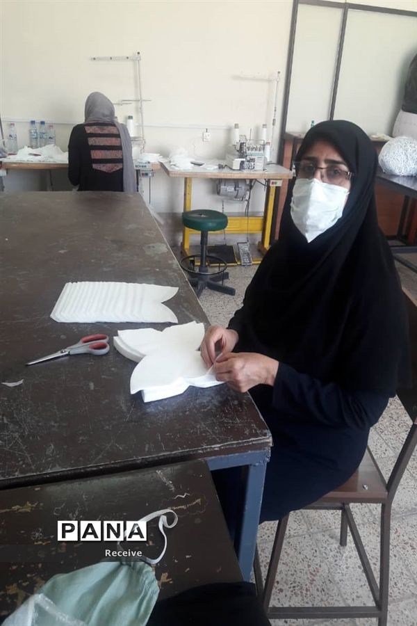 تولید ماسک و محلول ضدعفونی در مدارس فارس