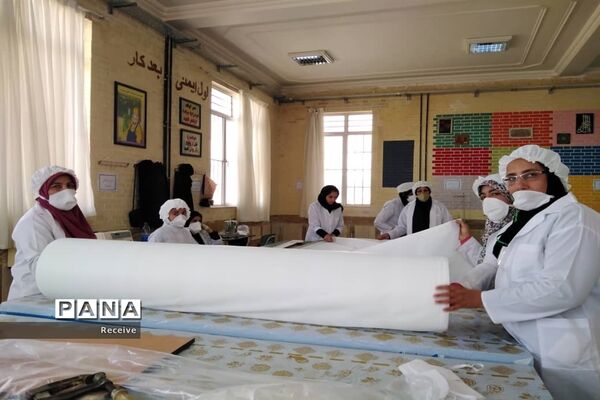 تولید ماسک و محلول ضدعفونی در مدارس فارس