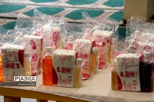 بازدید نماینده ولی فقیه در استان و امام جمعه بوشهر از محل استقرار اقلام بهداشتی و بسته های معیشتی