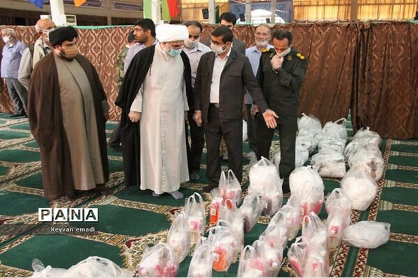 بازدید نماینده ولی فقیه در استان و امام جمعه بوشهر از محل استقرار اقلام بهداشتی و بسته های معیشتی
