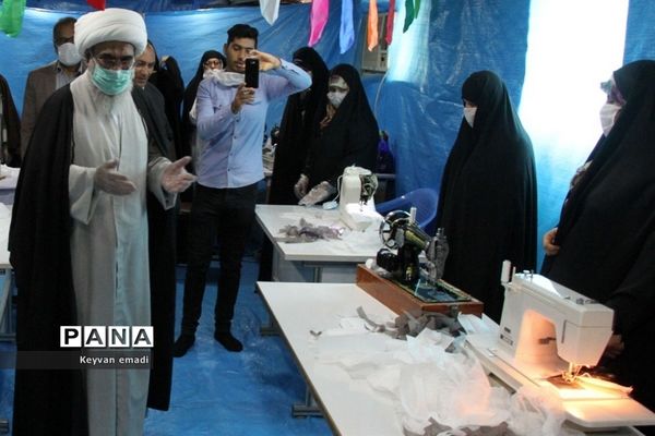 بازدید نماینده ولی فقیه در استان و امام جمعه بوشهر از کارگاه‌های مردمی تولید اقلام بهداشتی