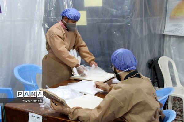 بازدید نماینده ولی فقیه در استان و امام جمعه بوشهر از کارگاه‌های مردمی تولید اقلام بهداشتی