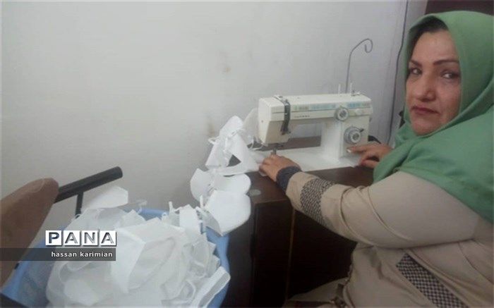 تولید ماسک توسط مربی پیشتازان سازمان دانش آموزی