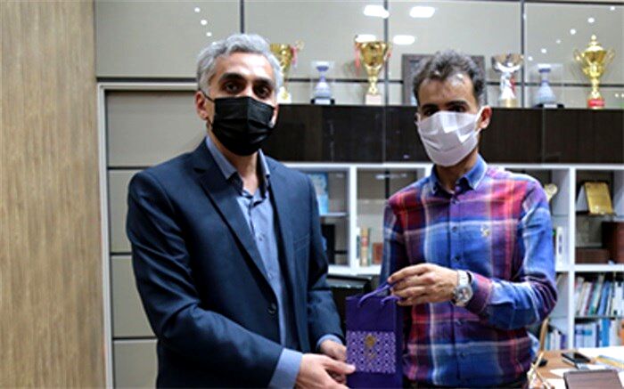 اهدای ۲۰۰ میلیون ریال برای تقدیر و حمایت از مدافعان خط مقدم کرونا در بوشهر