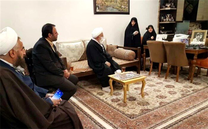 امام جمعه یزد: مردم کمک به اقشار ضعیف را مورد توجه قرار دهند
