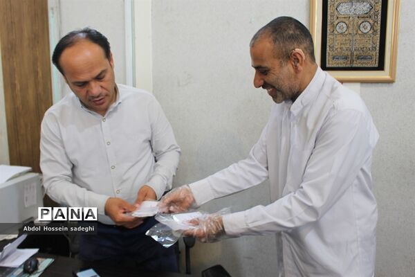 توزیع اقلام بهداشتی در بین کارکنان اداره‌کل آموزش و پرورش و سازمان دانش‌آموزی استان بوشهر