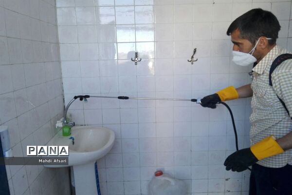 ضدعفونی و گندزدایی مدارس شهرستان درمیان استان خراسان جنوبی