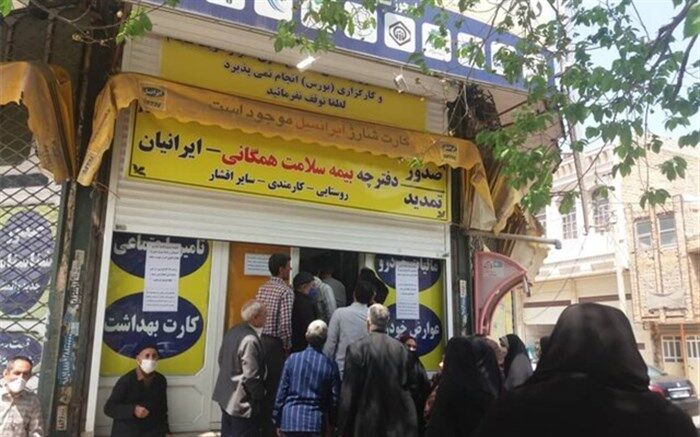 مردم پشت صف های طولانی سیمکارت؛ دستور وزیر هم افاقه نکرد