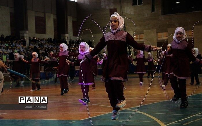 ستایش سلیمی دانش آموز بویین زهرایی برنده مسابقه ورزش مجازی