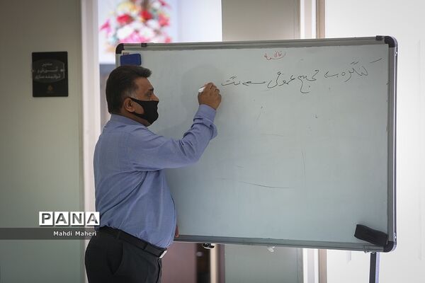 جلسه کاری فعالیت دانش آموزی سازمان دانش آموزی  با رعایت پروتکل بهداشتی
