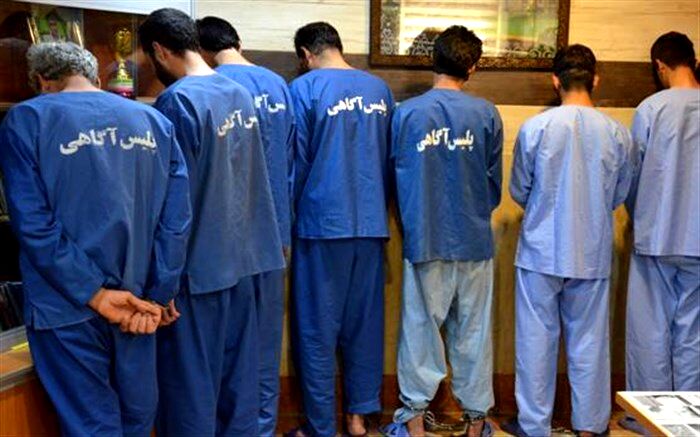 دستگیری 61 تَن از عاملان تهیه و توزیع مشروبات الکلی تقلبی در فارس