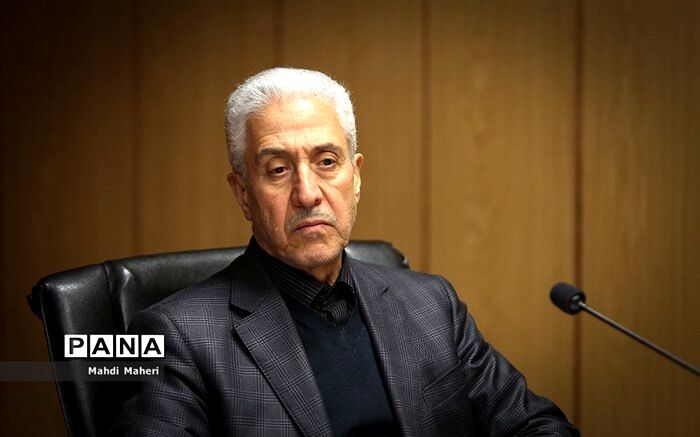 تبریک تلفنی سال جدید وزیر علوم به ۴ استاد برجسته دانشگاه‌های کشور