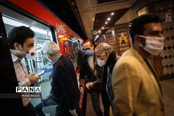 روزهای کرونایی  در مترو تهران