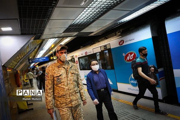 روزهای کرونایی  در مترو تهران