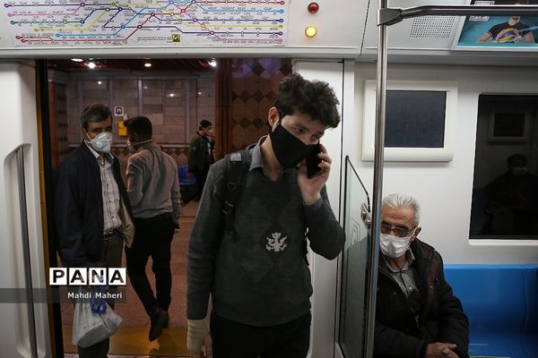 روزهای کرونایی  در مترو تهران