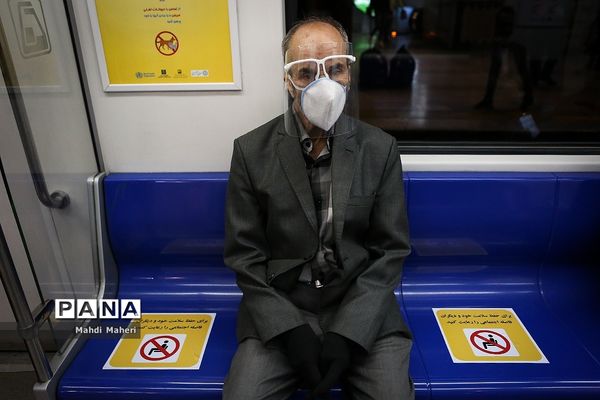 روزهای کرونایی  در مترو تهران
