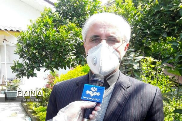 آموزگار پایه سوم حیاط خانه را کلاس درس کرد