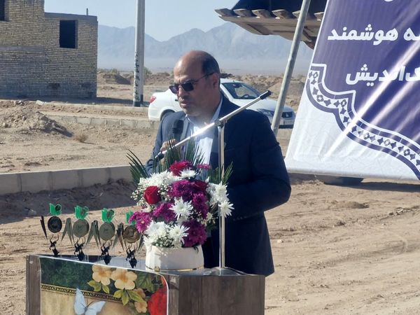 آیین کلنگ زنی پروژه آموزشی ۹ کلاسه هوشمند خیری روستای بهادران مهریز