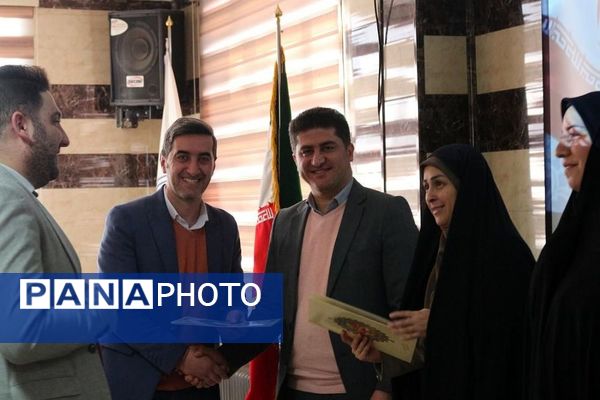 آیین تجلیل از برگزیدگان آموزشی، پژوهشی و فرهنگی شهرستان فیروزکوه