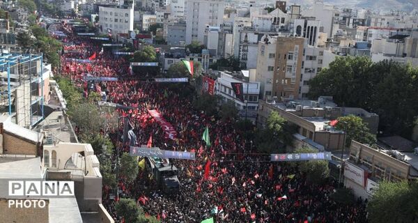 تشییع پیکر رهبر شهید انقلاب در مشهد مقدس با حضور پرشور مردم 