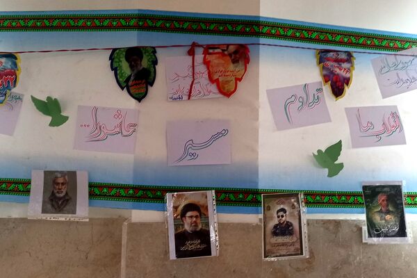 بادبادک‌ها به یاد ۲۲ بهمن بر فراز گلزار شهدا