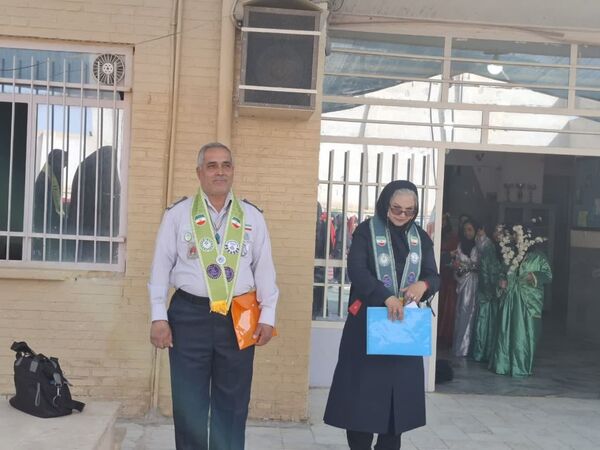 بازدید مدرسان کشوری سازمان دانش‌آموزی از دبیرستان تمام تشکیلاتی عفت