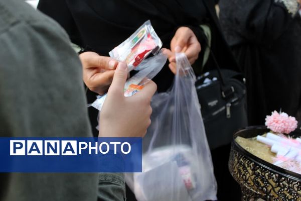 اهدای بسته فرهنگی و برپایی غرفه حجاب