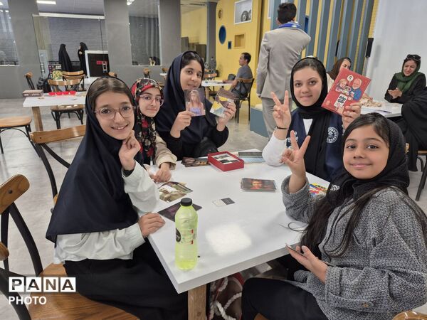 تقدیر از دانش‌آموزان غرفه‌های «بر مدار ایران» و دورهمی صمیمانه با مدیر سازمان دانش‌آموزی خراسان رضوی