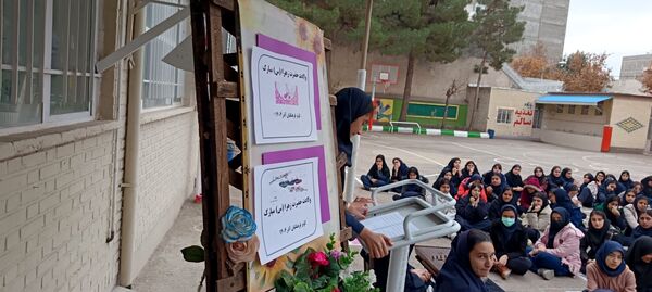 جشنواره کیک و دسر در دبیرستان کوثر فرهنگیان 