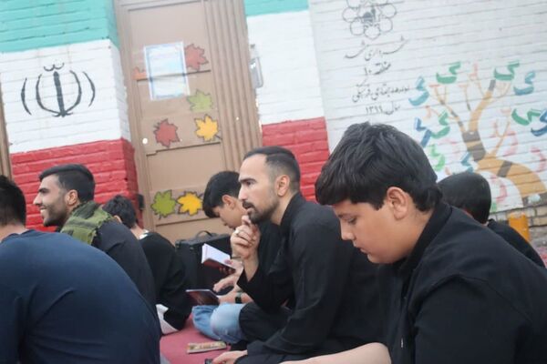 حضور پر رنگ نوجوانان در مراسم قرائت دعای زیارت عاشورا 