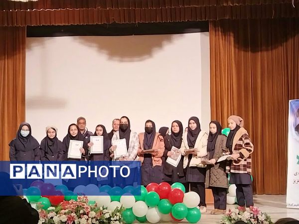 تجلیل از دانش‌آموزان برتر دبیرستان میردادماد